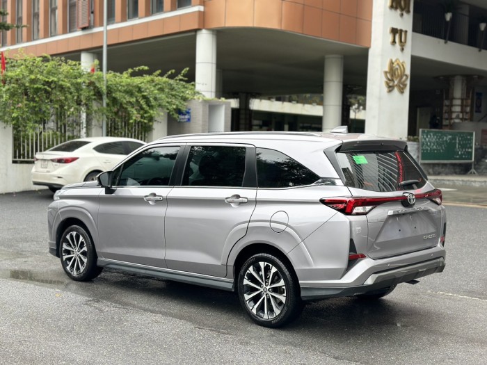 Toyota Veloz Cross 2023 1.5CVT Ghi Bạc.